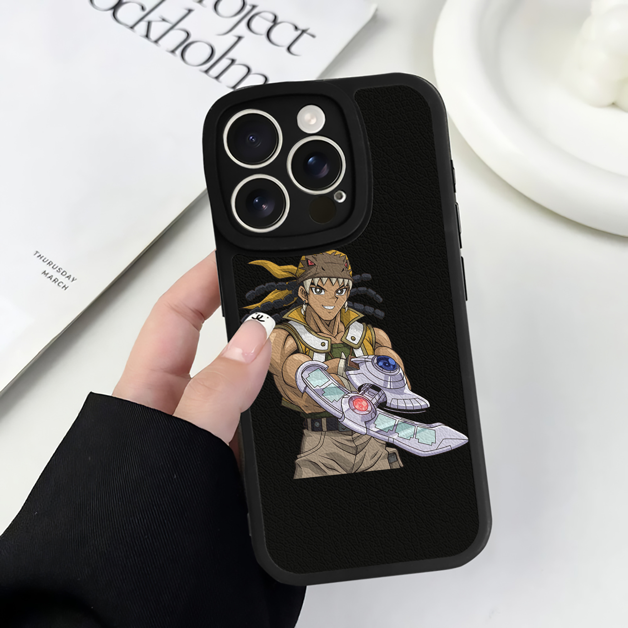遊☆戯☆王 Yu-Gi-Oh! 【iPhone 16シリーズ対応】シリコンスマホケース（レザー調） 材質：シリコン